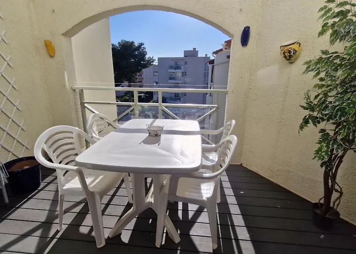 Apartment 2 Pieces Avec Parking Et Piscine, Proche Du Centre-ville De - Fr-1-780-88