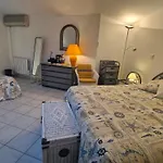 2 Pieces Avec Parking Et Piscine, Proche Du Centre-ville De - Fr-1-780-88 דירה סן-מקסים