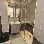 2 Pieces Avec Parking Et Piscine, Proche Du Centre-ville De - Fr-1-780-88 *