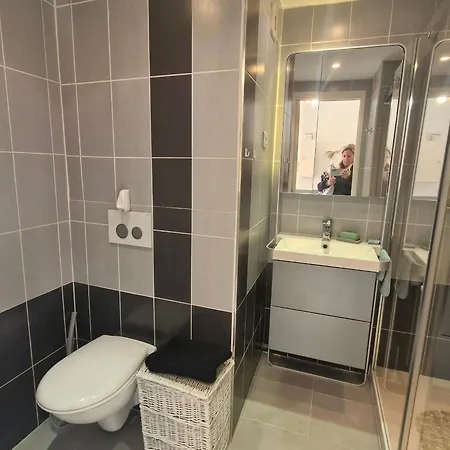 2 Pieces Avec Parking Et Piscine, Proche Du Centre-ville De - Fr-1-780-88 Σαιντ-Μαξίμ