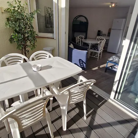 2 Pieces Avec Parking Et Piscine, Proche Du Centre-ville De - Fr-1-780-88 Apartment *