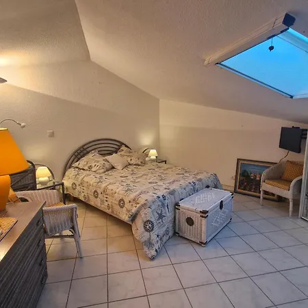 2 Pieces Avec Parking Et Piscine, Proche Du Centre-ville De - Fr-1-780-88 Διαμέρισμα