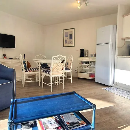 2 Pieces Avec Parking Et Piscine, Proche Du Centre-ville De - Fr-1-780-88 Lejlighed *