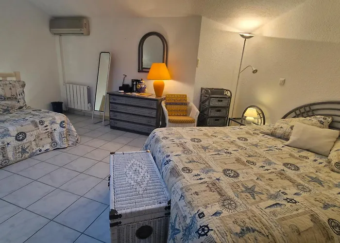 2 Pieces Avec Parking Et Piscine, Proche Du Centre-ville De - Fr-1-780-88 Apartment Sainte-Maxime
