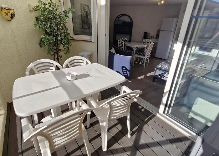 2 Pieces Avec Parking Et Piscine, Proche Du Centre-ville De - Fr-1-780-88 Apartment *