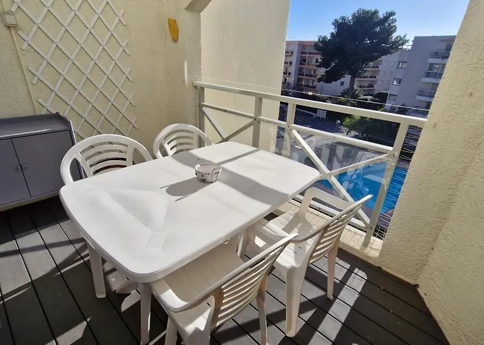 2 Pieces Avec Parking Et Piscine, Proche Du Centre-ville De - Fr-1-780-88 *