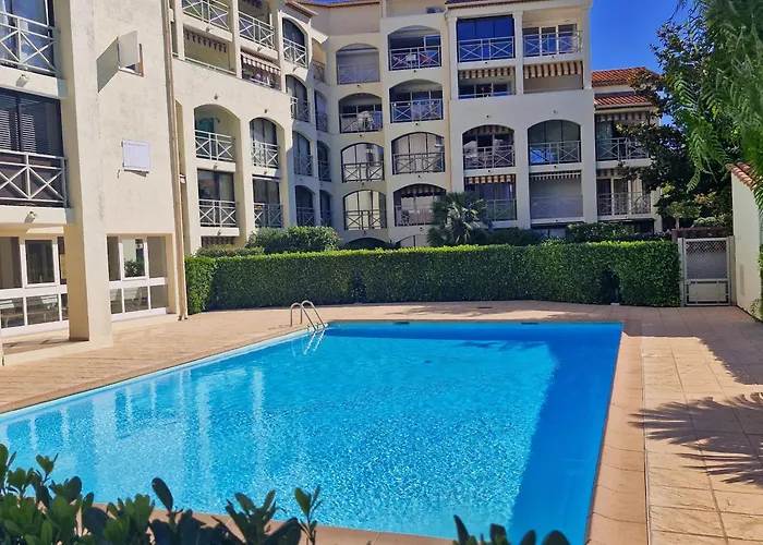 Apartment 2 Pieces Avec Parking Et Piscine, Proche Du Centre-ville De - Fr-1-780-88 Sainte-Maxime
