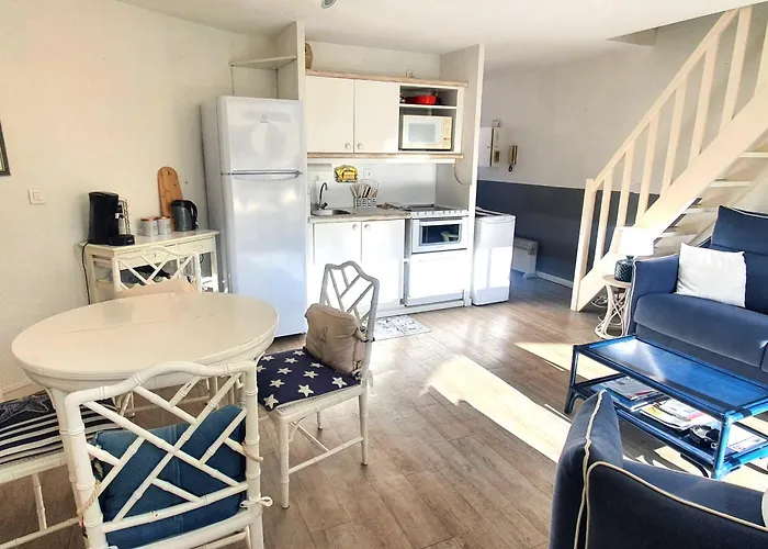 2 Pieces Avec Parking Et Piscine, Proche Du Centre-ville De - Fr-1-780-88